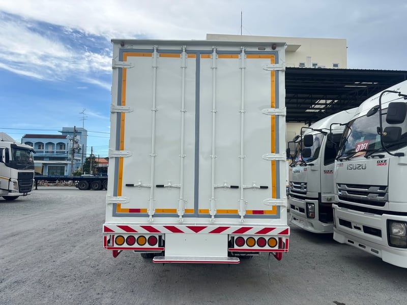 หกล้อตู้ทึบ HINO FC9J 175 แรงม้า ปี 2556 (8338) หกล้อตู้ทึบ HINO FC9J 175 แรงม้า ปี 2556 (8338)