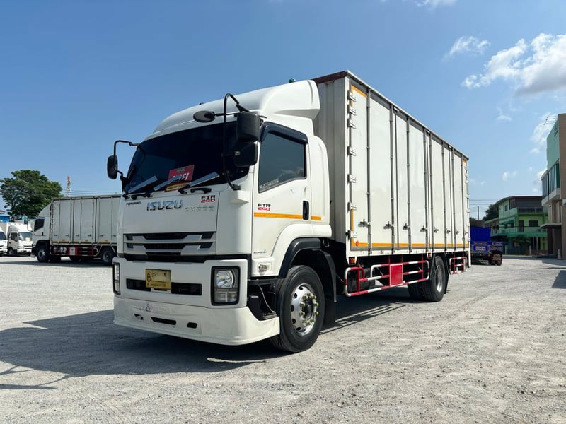🚚หกล้อตู้สิบบาน ISUZU FTR   240 เเรง ปี 2565 Sาคา  1,760,000.-(2375)