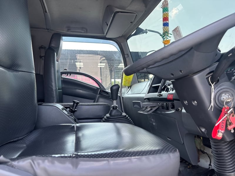 🚚หกล้อตู้สิบบาน ISUZU FTR   240 เเรง ปี 2565 Sาคา  1,760,000.-(2375)