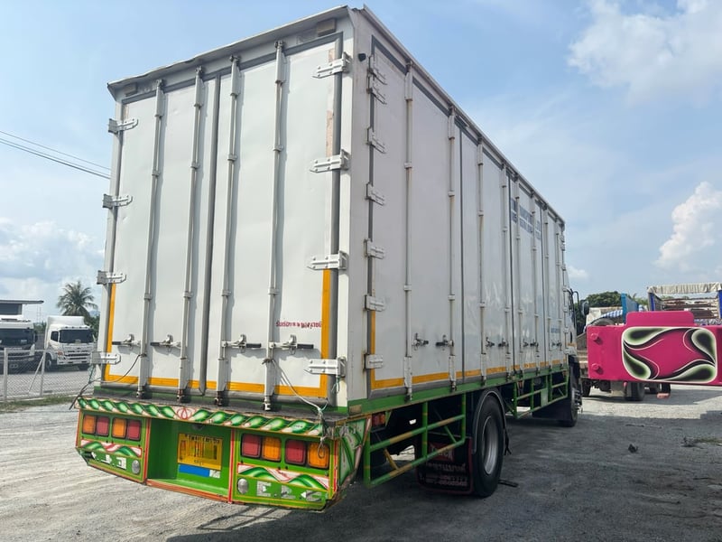 หกล้อตู้สิบบาน  ISUZU  FTR 240 แรงม้า ปี 2560 ( 0651)