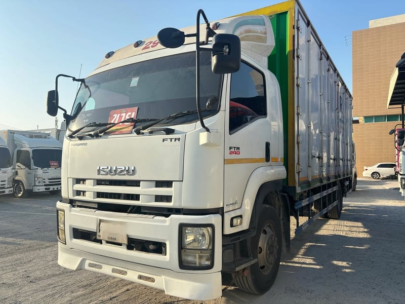 หกล้อตู้สิบบาน ISUZU FTR 240 แรง ปี 2559 (3447) พร้อมลิฟท์ท้าย ยาว 7.70 กว้างใน 2.45 สูงใน 2.60 หกล้อตู้สิบบาน ISUZU FTR 240 แรง ปี 2559 (3447) พร้อมลิฟท์ท้าย ยาว 7.70 กว้างใน 2.45 สูงใน 2.60