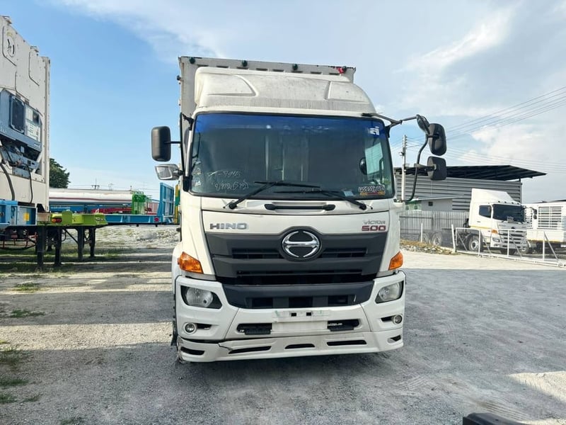 หกล้อตู้สิบบาน HINO FG8J  240 แรงม้า ปี 2560 (7915)
