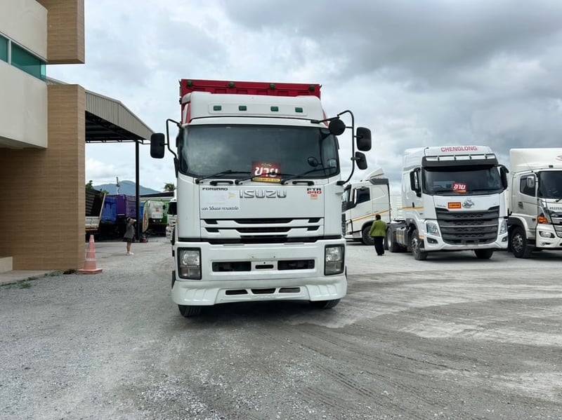 หกล้อตู้สิบบาน ISUZU FTR 240 แรง ปี 2561 (8202) ยาว 7.67 สูงใน 2.62 กว้างใน 2.4 หกล้อตู้สิบบาน ISUZU FTR 240 แรง ปี 2561 (8202) ยาว 7.67 สูงใน 2.62 กว้างใน 2.4