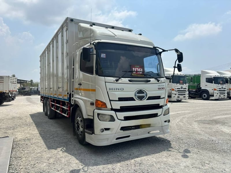 สิบล้อตู้ สิบบาน   HINO  FL8J 260 แรง ปี 2561 ยาวนอก 7.6สูงใน 2.56 กว้างใน 2.36  ลดเหลือ 1,650,000.- (2717)