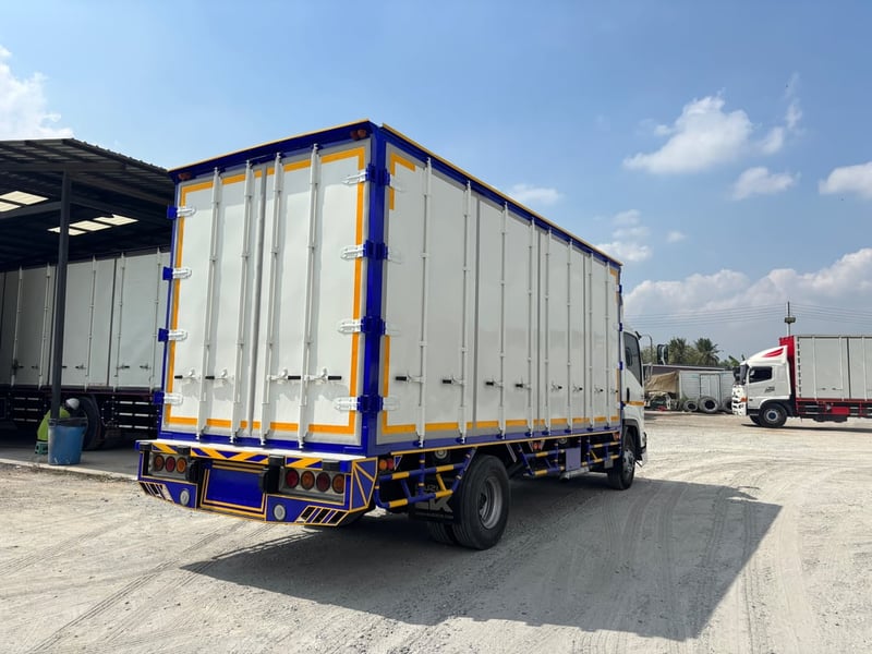 🚚 หกล้อตู้สิบบาน ISUZU FRR 210 ปี 66 Sาคา  1,110,000.-(8215)