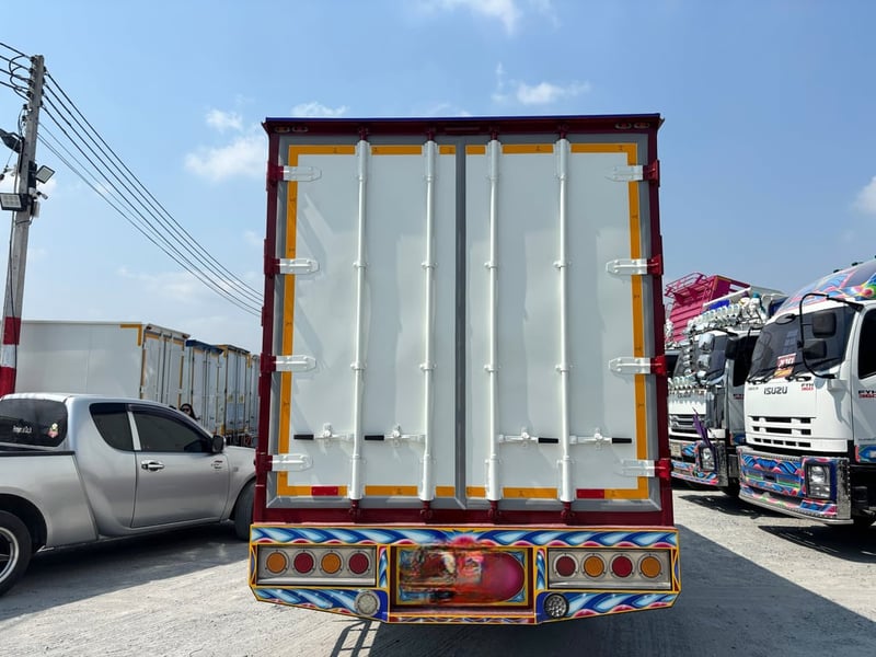 🚛หกล้อตู้สิบบาน ISUZU FRR 210 แรง ปี  2565   Sาคา  990,000.-(2331)