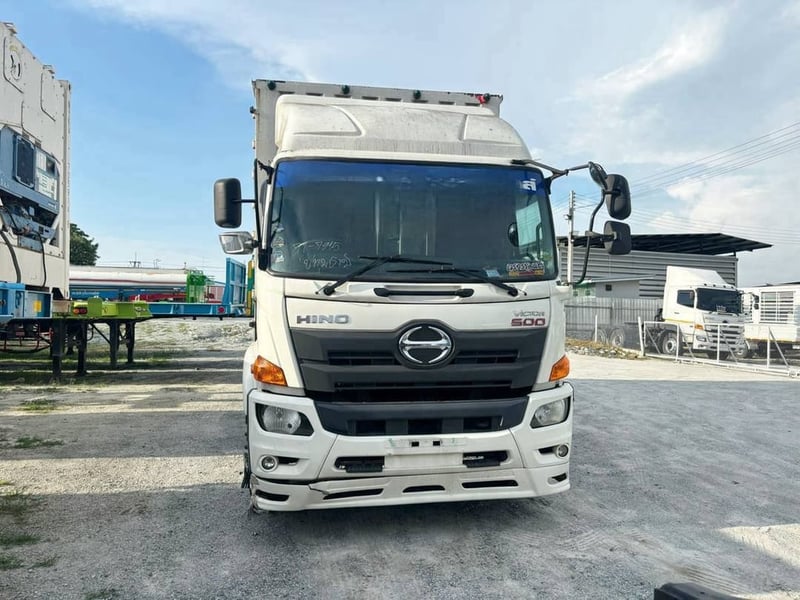 หกล้อตู้สิบบาน HINO FG8J 240 แรงม้า ปี 2560 (7915) หกล้อตู้สิบบาน HINO FG8J 240 แรงม้า ปี 2560 (7915)