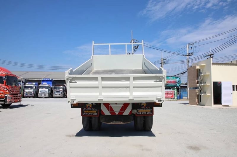 #Vาย หกล้อดั้มพ์  ISUZU FTR 240 แรง ปี 2566  Sาคา 1,560,000.-(3266)