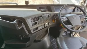 สิบล้อหัวลาก VOLVO  440 แรงม้า ปี 2558 (8454)