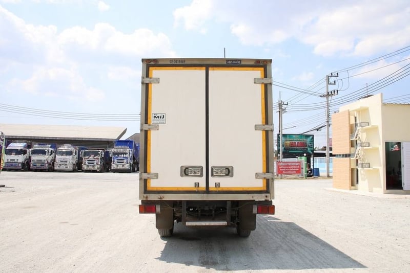 สี่ล้อตู้เย็น ISUZU  NLR 130 แรง  ปี 2566  Vาย 820,000.- (8088)