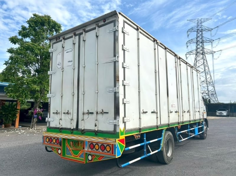 หกล้อตู้สิบบาน HINO FG8J 240 แรงม้า ปี 59 (3446) หกล้อตู้สิบบาน HINO FG8J 240 แรงม้า ปี 59 (3446)