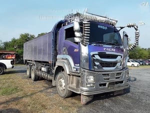 🛞 Vายตัดก่อนเข้าลาน สิบล้อดั้มพ์ ISUZU FXZ 360 เเรงม้า ปี 2564 เเต่งหน้า GIGA หน้าชุบ ➖➖➖➖➖➖➖➖➖➖➖➖➖ Sาคา 1,750,000.-(2277) 🛞 Vายตัดก่อนเข้าลาน สิบล้อดั้มพ์ ISUZU FXZ 360 เเรงม้า ปี 2564 เเต่งหน้า GIGA หน้าชุบ ➖➖➖➖➖➖➖➖➖➖➖➖➖ Sาคา 1,750,000.-(2277)