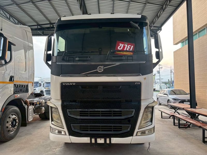 สิบล้อหัวลาก Volvo FH 440 แรงม้า ปี 58 (8454) สิบล้อหัวลาก Volvo FH 440 แรงม้า ปี 58 (8454)