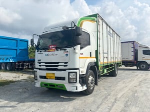 หกล้อตู้สิบบาน  ISUZU  FTR 240 แรงม้า ปี 2560 ( 0651)