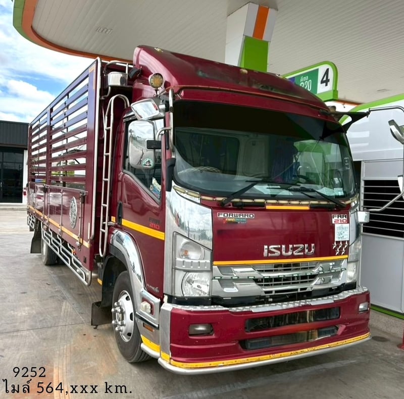 ISUZU  FRR 210แรงม้า รถบรรทุก 6ล้อ กระบะคอกสูง