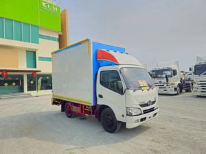 สี่ล้อตู้ HINO  ยางใหม่ 2 เส้น XZU 136 แรง ปี 2563  ยาว 3.2 กว้างใน 1.8 กว้างนอก 1.86    Sาคา 660,000.-(173)