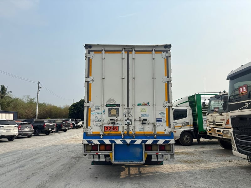 หกล้อตู้สิบบาน ISUZU FTR  240 แรงม้า ปี 2557 (9785)