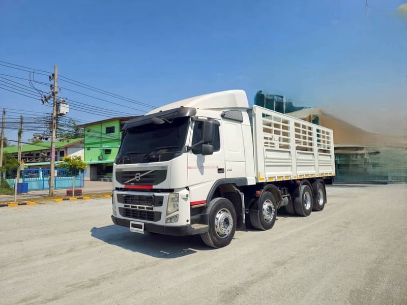 สิบสองล้อคอก VOLVO FM 440 แรง  ปี 2556  ยาว6.55 กว้าง 2.53 สูง 1.92  อู่ เอสซีเค  Sาคา 590,000.-(2900)