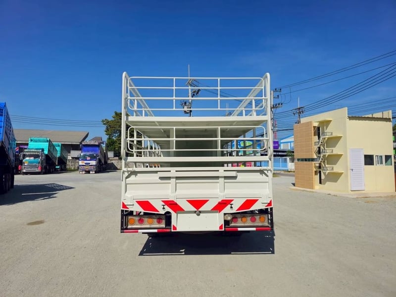 หกล้อคอก ISUZU  FRR 190 แรง  ปี 2564  ยาว 5.6 สูง 2.0 กว้าง 2.45 Sาคา 1,010,000. -(4513) ยางใหม่ 4 เส้น