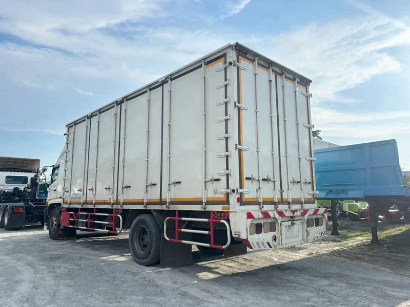 หกล้อตู้สิบบาน HINO FG8J 240 แรงม้า ปี 2560 (7915) หกล้อตู้สิบบาน HINO FG8J 240 แรงม้า ปี 2560 (7915)