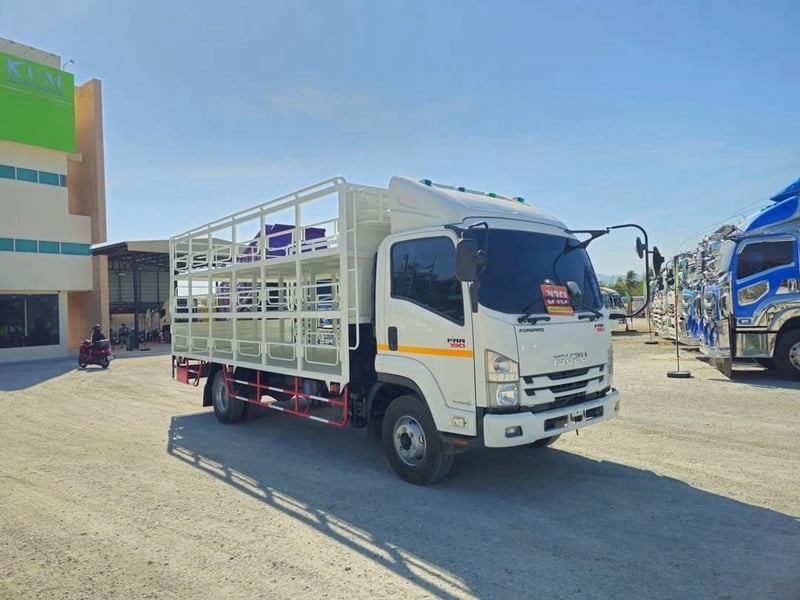 หกล้อคอก ISUZU  FRR 190 แรง  ปี 2564  ยาว 5.6 สูง 2.0 กว้าง 2.45 Sาคา 1,010,000. -(4513) ยางใหม่ 4 เส้น