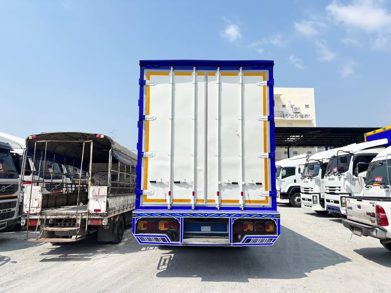 🚐 สิบล้อตู้สิบบาน HINO FG8J 240 แรง ปี 2565 ยาว 7.6 สูง 2.58 กว้าง 2.38  Sาคา 1,690,000.-(4820)