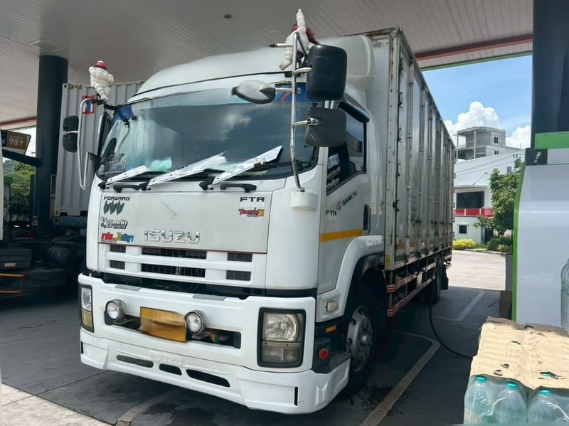 👉 หกล้อตู้สิบบาน ISUZU FTR 240 แรงม้า ปี 56 (6523) 👉 หกล้อตู้สิบบาน ISUZU FTR 240 แรงม้า ปี 56 (6523)