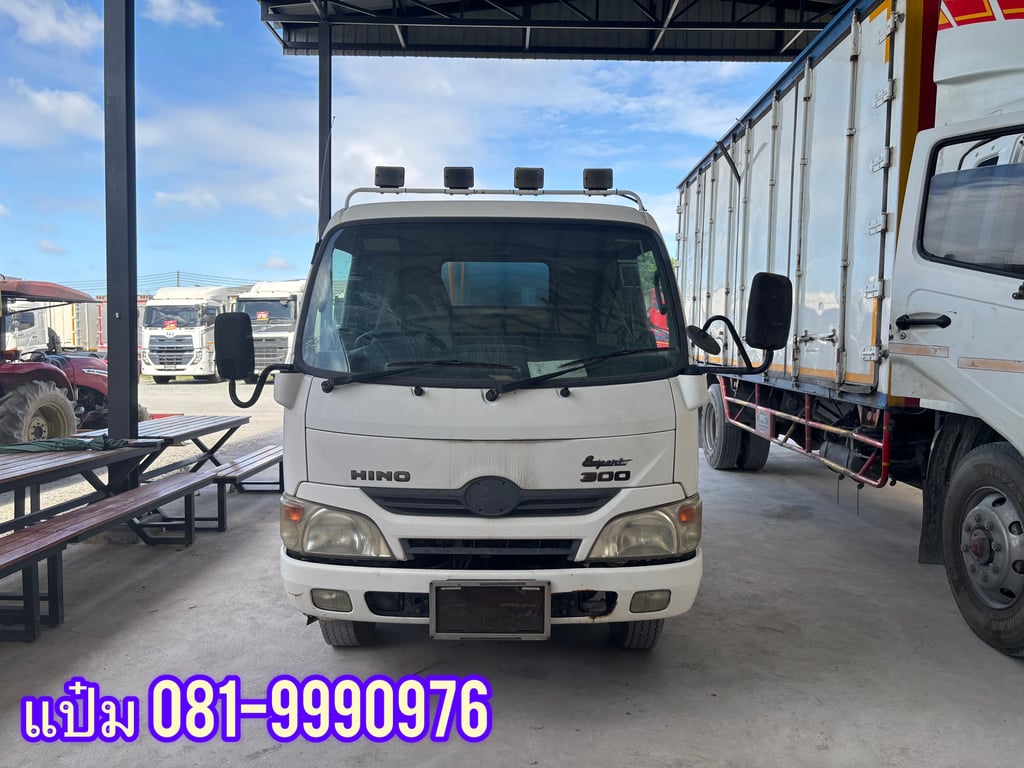 หกล้อโม่ปูน  ปี 2555 HINO  XZU  150  แรงม้า ราคา  660,000.-(4973)