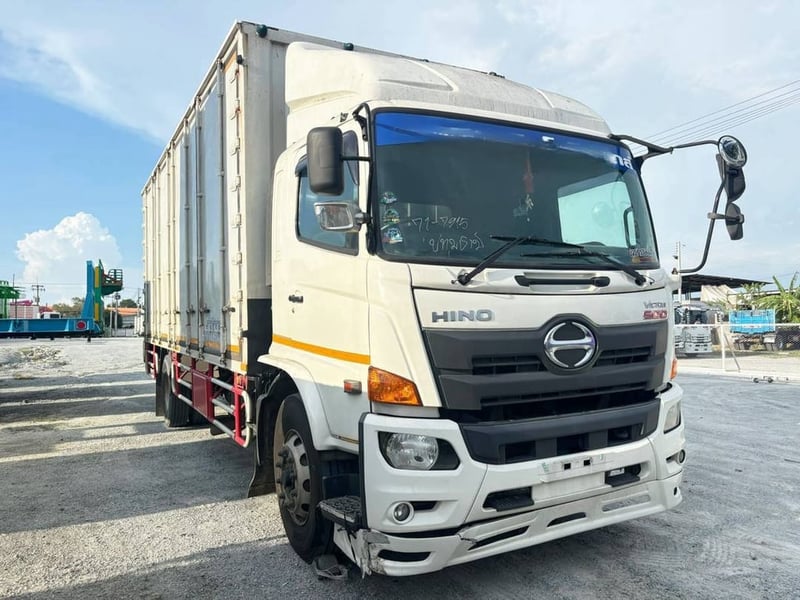 หกล้อตู้สิบบาน HINO FG8J  240 แรงม้า ปี 2560 (7915) 💥เพียง 1,260,000.- 