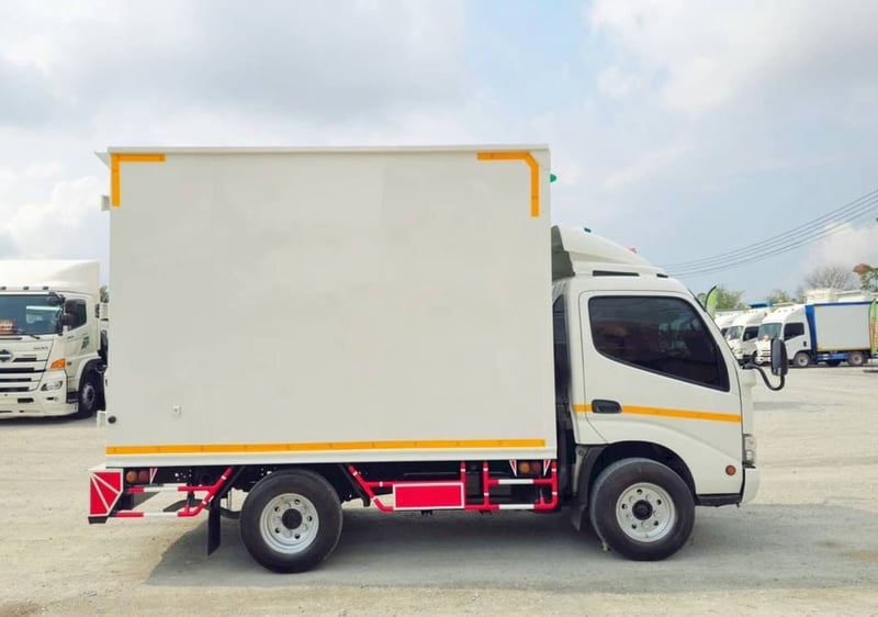 สี่ล้อตู้ทึบ HINO XZU 136 แรงม้า ปี 2563 (637)
