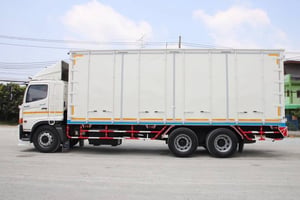 HINO FL8J 260แรงม้า รถบรรทุก 10ล้อ ตู้แห้ง HINO FL8J 260แรงม้า รถบรรทุก 10ล้อ ตู้แห้ง