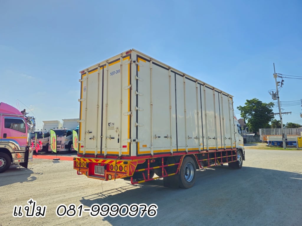 🚚หกล้อตู้สิบบาน   ปี 2556 HINO  212  แรง Sาคา 920,000.-(0988)
