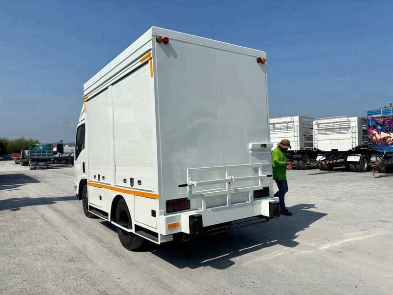🚛หกล้อตู้ ISUZU NMR 130 แรง ปี 2558 ยาว 3.02สูง 1.97 กว้าง1.91 Sาคา 530,000 บาn( 5477) 🚛หกล้อตู้ ISUZU NMR 130 แรง ปี 2558 ยาว 3.02สูง 1.97 กว้าง1.91 Sาคา 530,000 บาn( 5477)