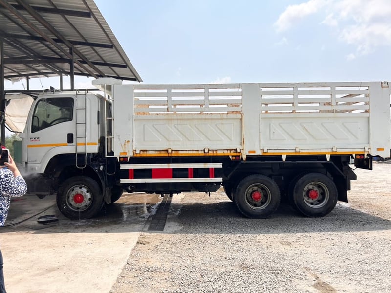 ISUZU FXZ 360 เเรง ปี 2557 ปล่อย 1,190,000.-(4857) ISUZU FXZ 360 เเรง ปี 2557 ปล่อย 1,190,000.-(4857)