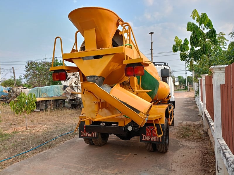 รถโม่ปูน 6ล้อ ISUZU NRR 175แรงม้า 2.5คิว เช็คบิ้วใหม่ทั้งคัน พร้อมใช้ ทะเบียนพร้อม