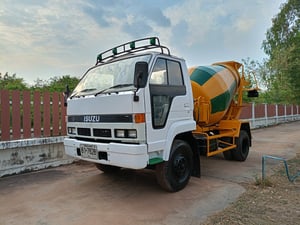 รถโม่ปูน 6ล้อ ISUZU NRR 175แรงม้า 2.5คิว เช็คบิ้วใหม่ทั้งคัน พร้อมใช้ ทะเบียนพร้อม