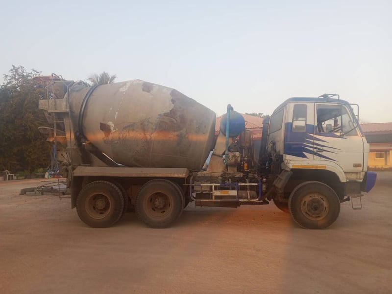 ขาย รถโม่ปูน นิสสัน เครื่อง 280แรงม้า 6คิว เครื่องดี โม่เร็ว ยางสวย พร้อมใช้ ราคา 260,000บาท สอบถามเพิ่มเติมโทร 0898896252