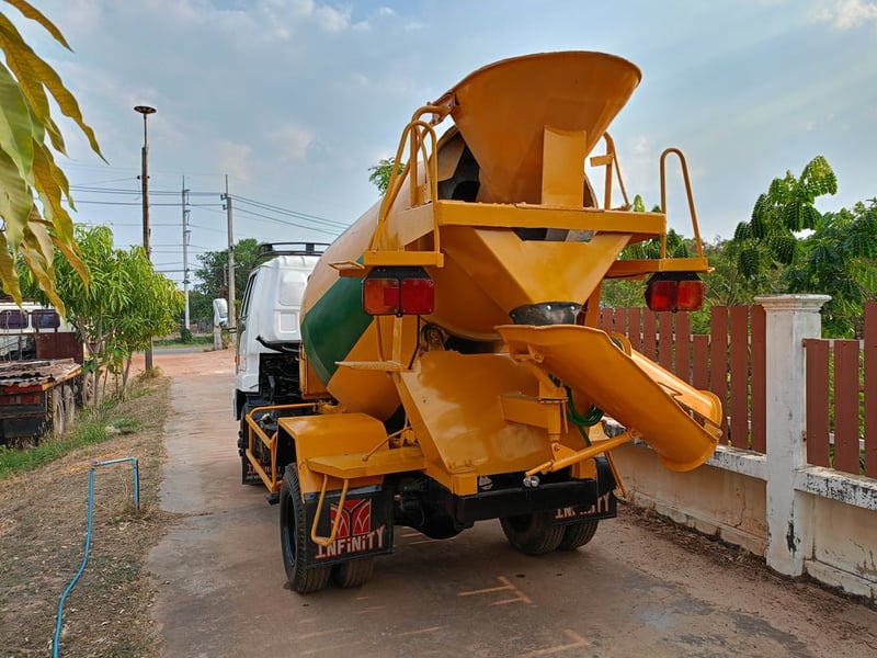 รถโม่ปูน 6ล้อ ISUZU NRR 175แรงม้า 2.5คิว เช็คบิ้วใหม่ทั้งคัน พร้อมใช้ ทะเบียนพร้อม