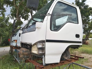 ISUZU NPR85L ตาเพชร, เกียร์ธรรมดา, ระบบไฟ 24V. ,รุ่นยกหัวได้, มีขาหน้า-หลัง, มีกันชน,กระจังหน้า สินค้าเดิมๆเก่านอก, ยังไม่เคยใช้งานในไทย ISUZU NPR85L ตาเพชร, เกียร์ธรรมดา, ระบบไฟ 24V. ,รุ่นยกหัวได้, มีขาหน้า-หลัง, มีกันชน,กระจังหน้า สินค้าเดิมๆเก่านอก, ยังไม่เคยใช้งานในไทย