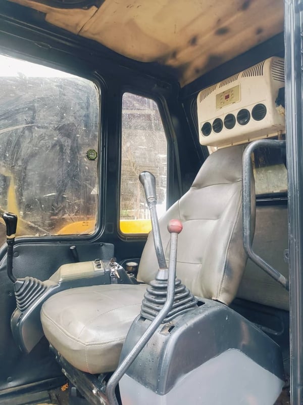 KOMATSU PC60-7 sาคา 275,000  📣📣  รถเก่าบ้านระบบดี  โซใหม่