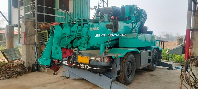 KOBELCO RK70M2 ราคา 450,000 บาท น้ำหนักยกขนาด 5 ตัน, ขาไขว้ เครื่องยนต์ ISUZU 4BD1 ระยะยืดบูม 21 เมตร, ขับเคลื่อน2เพลา, ทะเบียนเต็ม