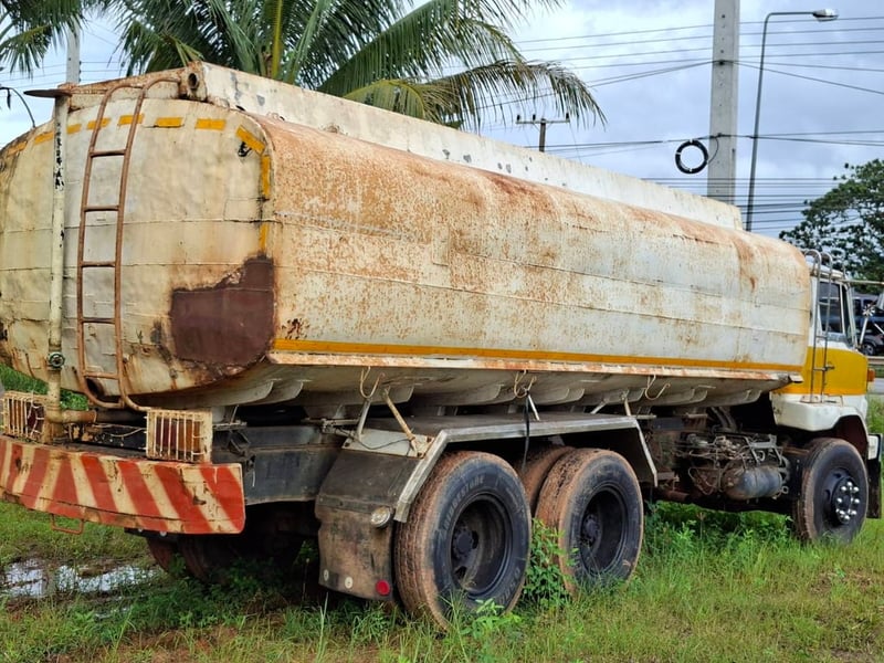 รถบรรทุกน้ำฮีโน่