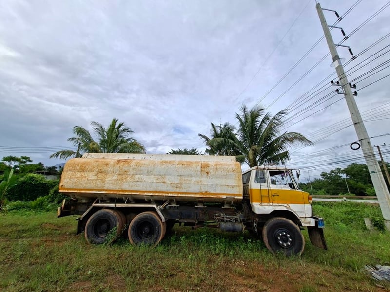 รถบรรทุกน้ำฮีโน่