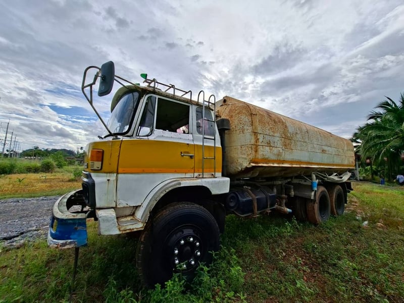 รถบรรทุกน้ำฮีโน่