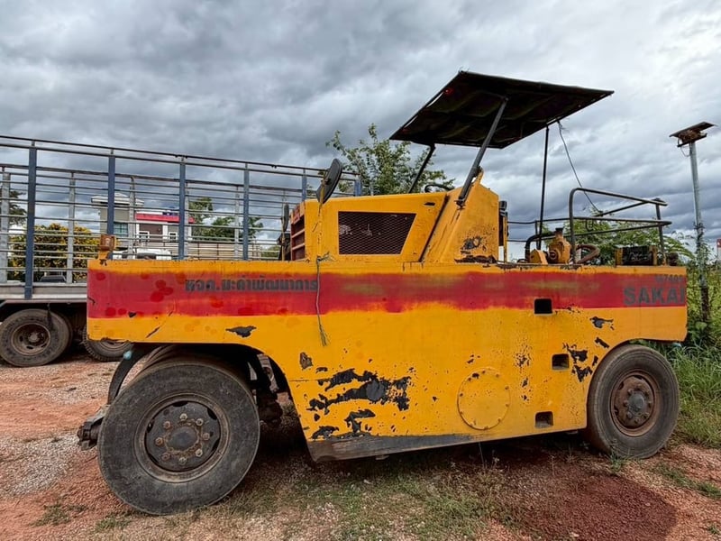 รถบด 9 ล้อยาง SAKAI TS7409