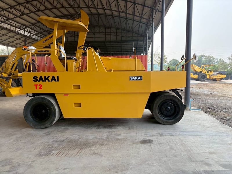 รถบดล้อยาง 7 ล้อ SAKAI T2