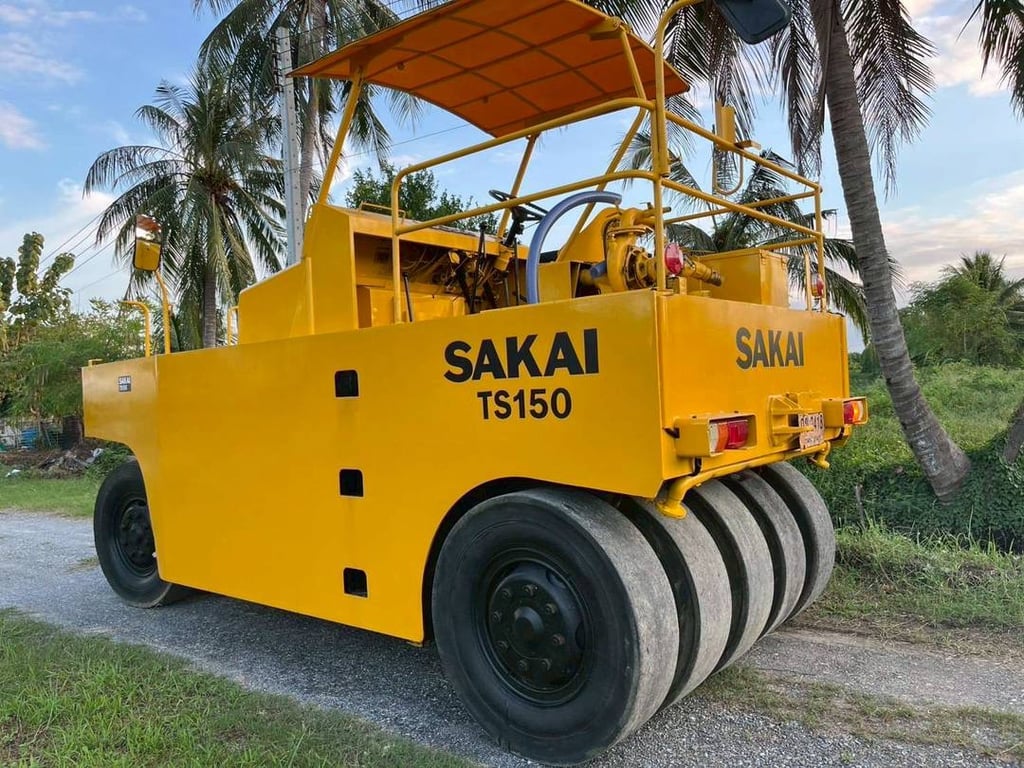 รถบดล้อยาง 9 ล้อ SAKAI TS150 รถบดล้อยาง 9 ล้อ SAKAI TS150