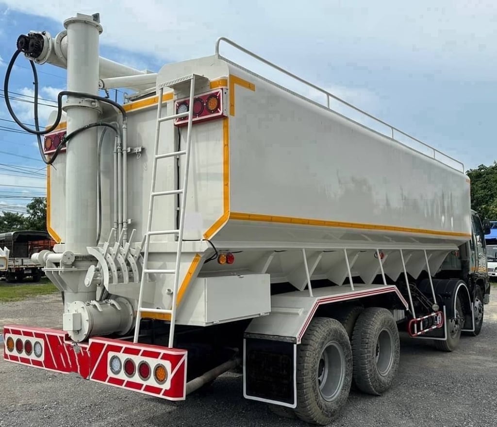 12 ล้อ 1 เพลา รถเบ้าบรรทุกอาหารสัตว์ 12 ล้อ 1 เพลา รถเบ้าบรรทุกอาหารสัตว์