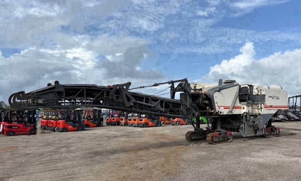 รถกัดถนนนำเข้าWIRTGEN W210 รถกัดถนนนำเข้าWIRTGEN W210