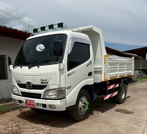 6 ล้อดั้ม Hino Dutro